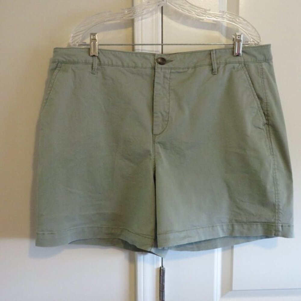 Croft & Barrow Green Chino Shorts Size 18 Flawed